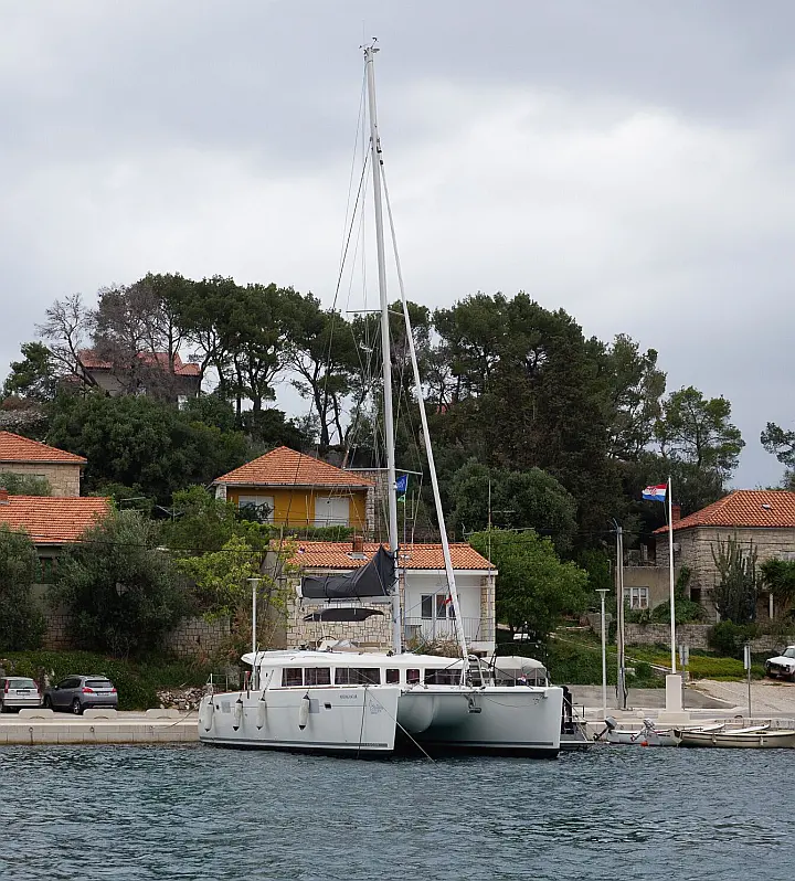 Lagoon 450 - Exterior (photo taken 2019)