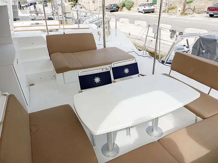 Lagoon 450 - Exterior - deck (photo taken 2019)