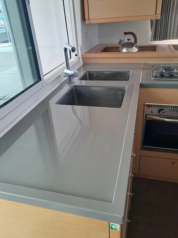 Lagoon 450 SporTop - Kitchen 3 / Sink