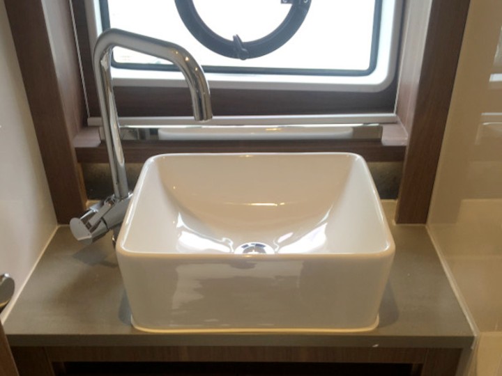 Sealine C390 - 