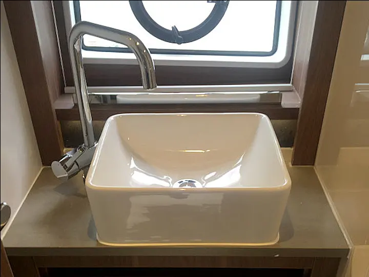Sealine C390 - 