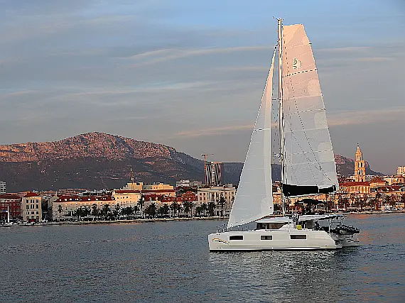 Lagoon 46 Fly