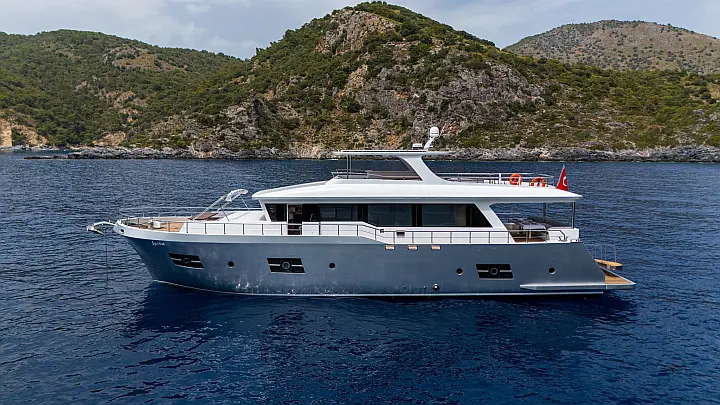 27M Trawler Motor Yacht Lavin - 