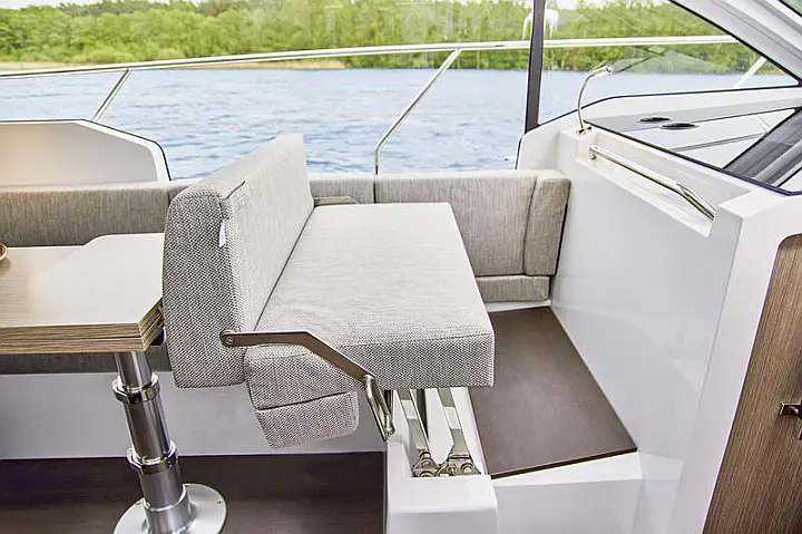 Sealine C335 - 