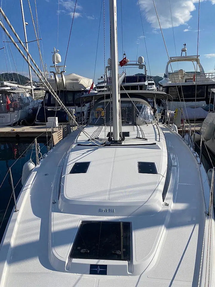 Bavaria C42 - 
