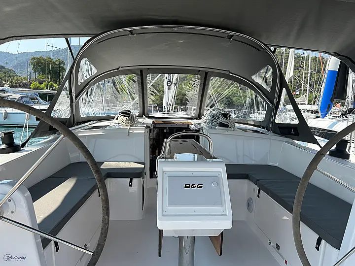 Bavaria C42 - 