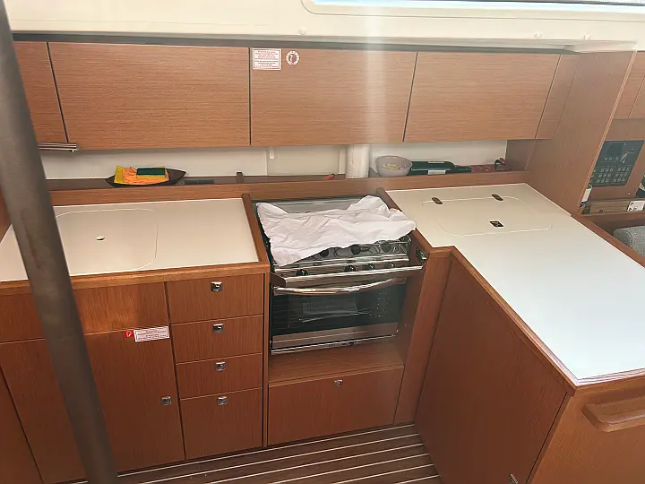 Bavaria C42 - 