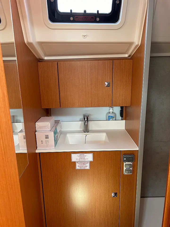 Bavaria C42 - 