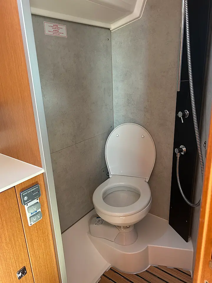 Bavaria C42 - 