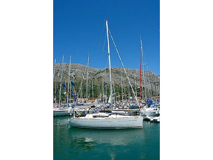 Sun Odyssey 33i - exterior